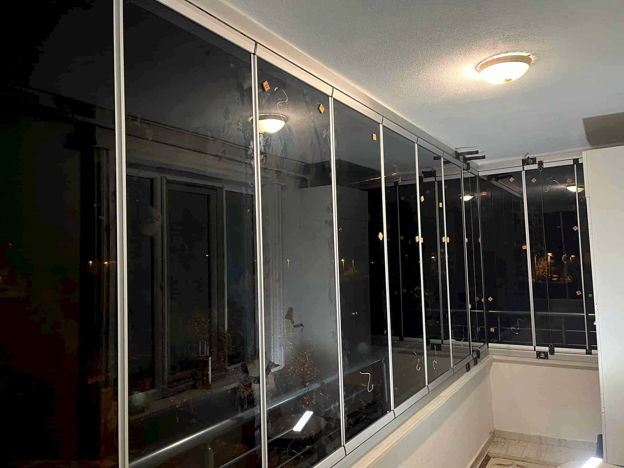 Cam Balkon İçeriği Göstermeyen